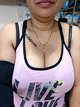 Snapshot of Queen_Nightt chatting on September 15, 3:17 am Queen Nightt online show from September 15, 3:17 am