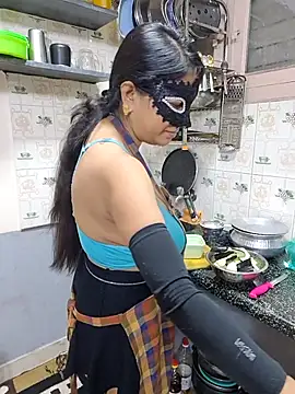 Snapshot of Queen_Nightt chatting on September 26, 3:21 am Queen Nightt online show from September 26, 3:21 am