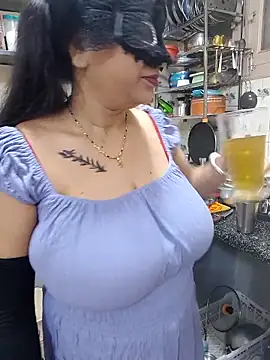 Queen Nightt online show from April 3, 3:37 am