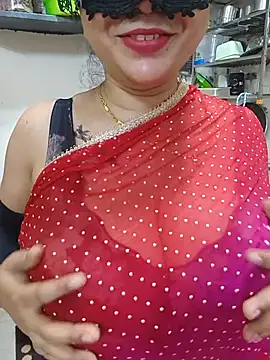 Snapshot of Queen_Nightt chatting on June 18, 3:40 am Queen Nightt online show from June 18, 3:40 am