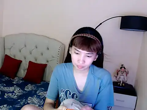 Snapshot of ShantalFoxxy_ chatting on June 11, 10:41 pm ShantalFoxxy online show from June 11, 10:41 pm