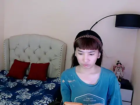 Snapshot of ShantalFoxxy_ chatting on June 18, 12:22 am ShantalFoxxy online show from June 18, 12:22 am