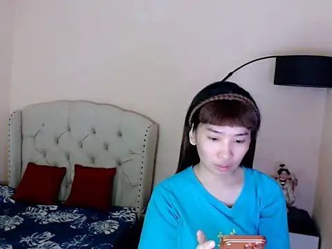 Snapshot of ShantalFoxxy_ chatting on July 18, 12:15 am ShantalFoxxy online show from July 18, 12:15 am