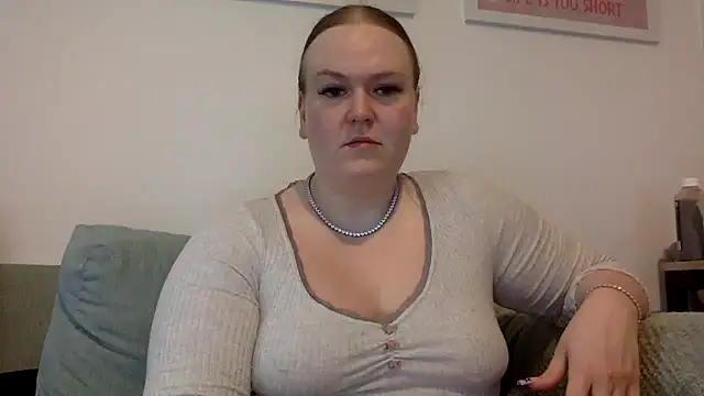 Snapshot of gracelovesxx chatting on June 3, 4:34 pm gracelovesxx online show from June 3, 4:34 pm