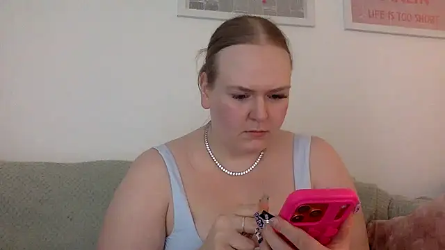 Snapshot of gracelovesxx chatting on June 17, 1:34 pm gracelovesxx online show from June 17, 1:34 pm