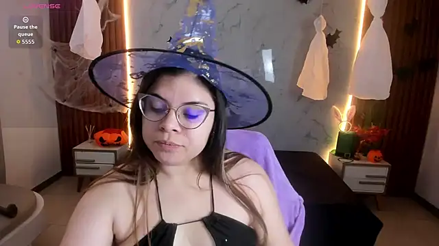 shasha bloom online show from October 31, 1:12 pm