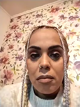 Snapshot of izauri2025 chatting on May 4, 2:57 pm izauri2025 online show from May 4, 2:57 pm