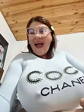 Snapshot of AlexxiaaMat chatting on May 10, 11:04 am AlexxiaaMat online show from May 10, 11:04 am