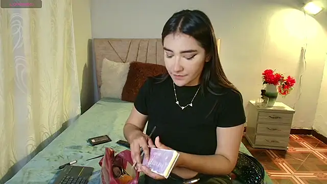 Snapshot of sweet_artemiis chatting on May 15, 12:06 am sweet artemiis online show from May 15, 12:06 am