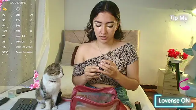 Snapshot of sweet_artemiis chatting on May 26, 8:05 pm sweet artemiis online show from May 26, 8:05 pm