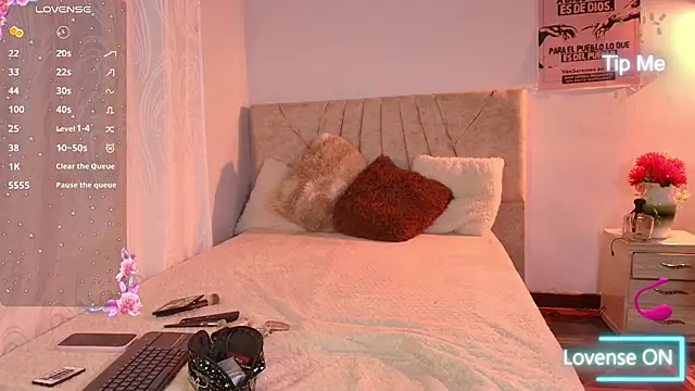 Snapshot of sweet_artemiis chatting on July 16, 8:15 pm sweet artemiis online show from July 16, 8:15 pm