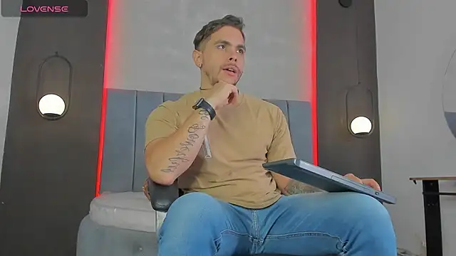 Snapshot of Liam_walk_ chatting on April 9, 8:03 pm Liam walk online show from April 9, 8:03 pm