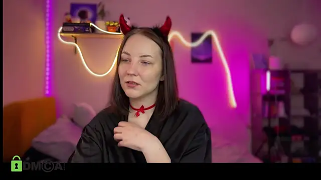 Snapshot of EveSunny chatting on October 26, 2:39 am EveSunny online show from October 26, 2:39 am