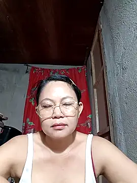 Everleigh mom online show from November 18, 8:02 pm