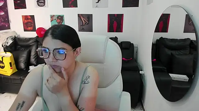 Snapshot of iam_sammy_01 chatting on September 17, 12:18 pm iam sammy 01 online show from September 17, 12:18 pm