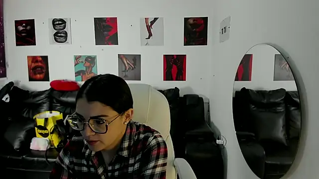 Snapshot of iam_sammy_01 chatting on November 19, 12:16 pm iam sammy 01 online show from November 19, 12:16 pm