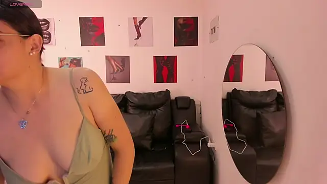 Snapshot of iam_sammy_01 chatting on November 23, 12:05 pm iam sammy 01 online show from November 23, 12:05 pm