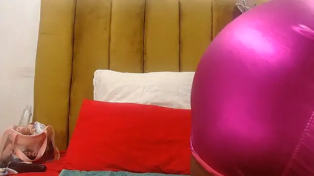 RoundaAssx22 online show from July 31, 7:35 pm