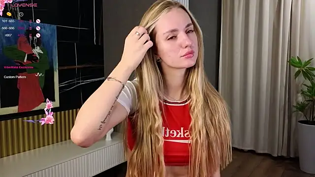Snapshot of jenny_skinnerr chatting on October 16, 8:10 pm jenny skinnerr online show from October 16, 8:10 pm