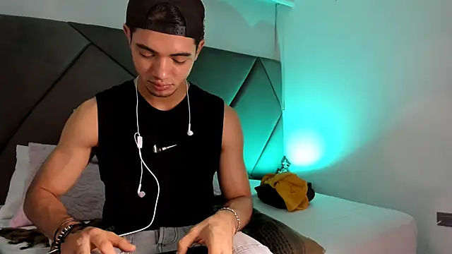 Snapshot of andrew_colleman chatting on October 1, 5:24 am andrew colleman online show from October 1, 5:24 am