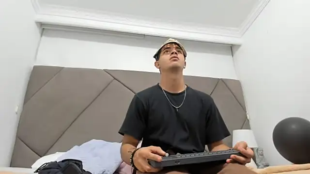 Snapshot of andrew_colleman chatting on October 27, 4:27 am andrew colleman online show from October 27, 4:27 am