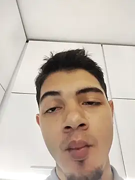 Snapshot of andrew_colleman chatting on November 27, 10:34 pm andrew colleman online show from November 27, 10:34 pm