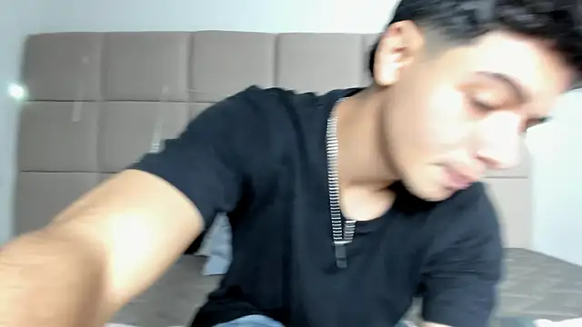 Snapshot of andrew_colleman chatting on December 14, 3:45 am andrew colleman online show from December 14, 3:45 am