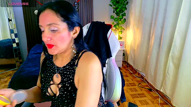 kataleya 29 online show from October 25, 9:31 pm