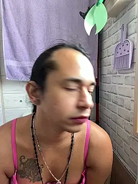 Snapshot of TranSexualJade95 chatting on June 25, 9:19 pm TranSexualJade95 online show from June 25, 9:19 pm