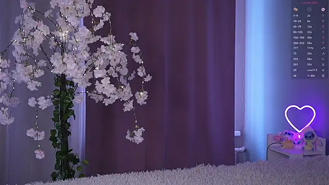 FancyEsten online show from April 25, 8:28 am