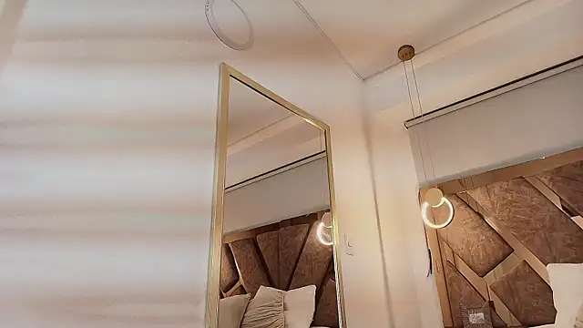 Snapshot of zarah_andrew__ chatting on September 15, 12:16 pm zarah andrew online show from September 15, 12:16 pm