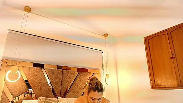 zarah andrew   online show from November 20, 12:05 pm