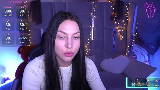 Snapshot of EliseVelour chatting on March 28, 1:43 pm EliseVelour online show from March 28, 1:43 pm