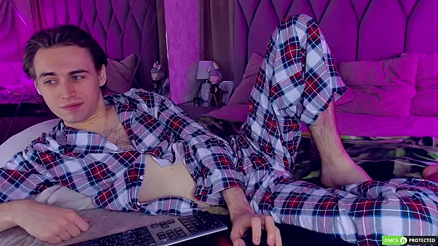 WilliamDyson online show from November 30, 4:05 am