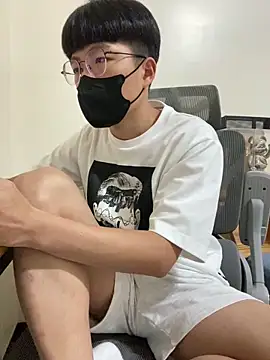Snapshot of Allen20y chatting on June 18, 3:38 pm Allen20y online show from June 18, 3:38 pm