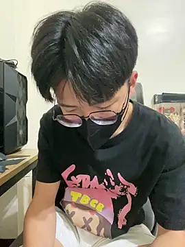 Snapshot of Allen20y chatting on June 27, 3:28 pm Allen20y online show from June 27, 3:28 pm
