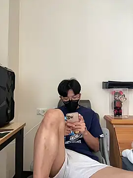 Snapshot of Allen20y chatting on July 18, 6:06 am Allen20y online show from July 18, 6:06 am
