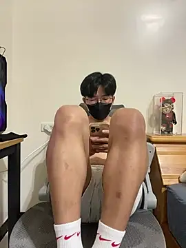 Snapshot of Allen20y chatting on August 7, 1:35 pm Allen20y online show from August 7, 1:35 pm