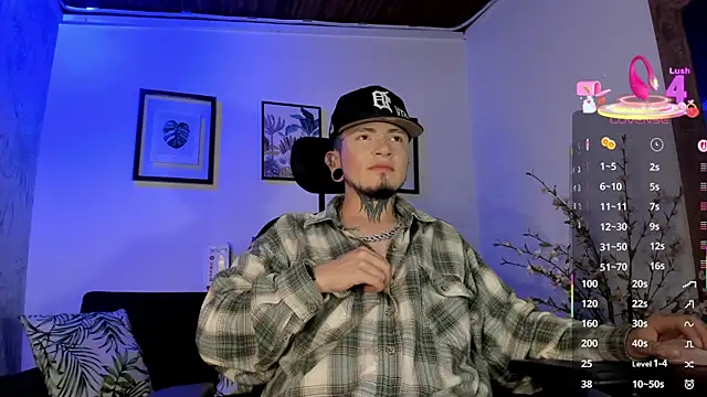 Snapshot of tyler_jones_ chatting on October 3, 5:59 am tyler jones online show from October 3, 5:59 am