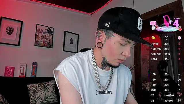 Snapshot of tyler_jones_ chatting on October 7, 3:58 am tyler jones online show from October 7, 3:58 am