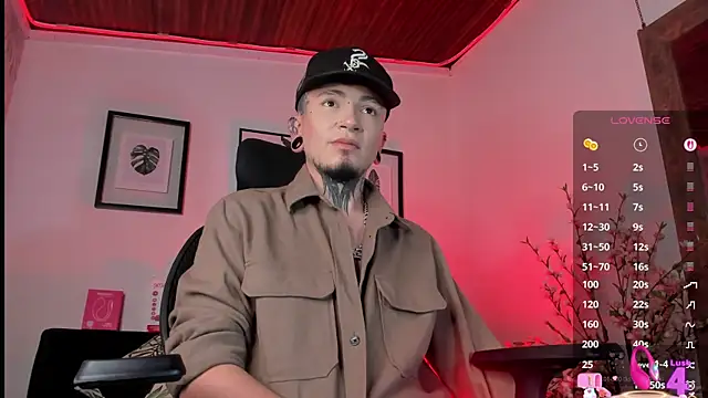 Snapshot of tyler_jones_ chatting on October 9, 4:21 am tyler jones online show from October 9, 4:21 am