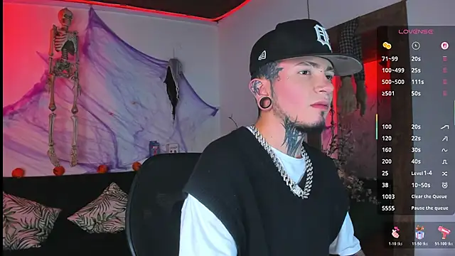 Snapshot of tyler_jones_ chatting on October 28, 4:38 am tyler jones online show from October 28, 4:38 am