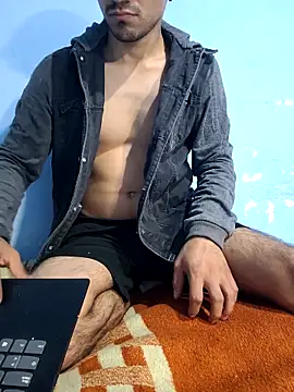 Snapshot of Mirreylatino chatting on November 13, 5:17 am Mirreylatino online show from November 13, 5:17 am