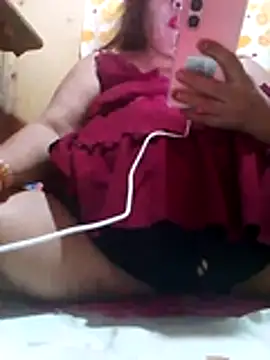 Snapshot of Huge_mama69 chatting on May 25, 7:03 am Huge mama69 online show from May 25, 7:03 am