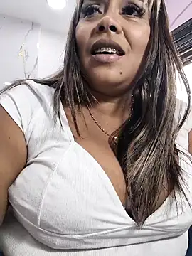 EmilyDuran  online show from November 27, 5:26 pm