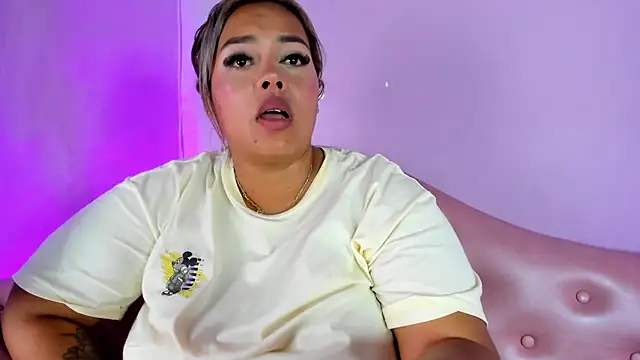 EmilyDuran  online show from April 26, 11:08 am
