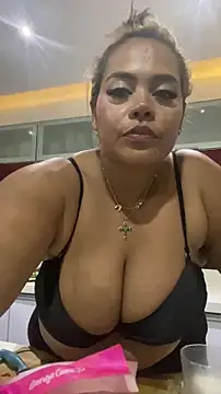 EmilyDuran  online show from April 28, 12:42 am