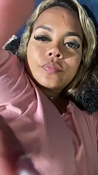 Snapshot of EmilyDuran_ chatting on May 20, 1:23 am EmilyDuran online show from May 20, 1:23 am