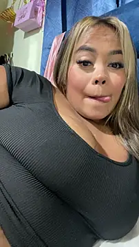 Snapshot of EmilyDuran_ chatting on May 21, 11:56 pm EmilyDuran online show from May 21, 11:56 pm
