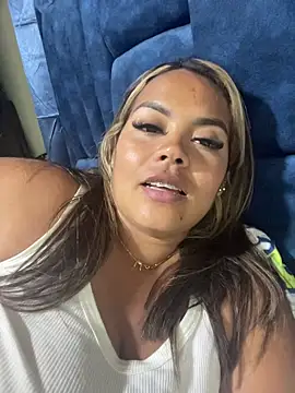 Snapshot of EmilyDuran_ chatting on May 28, 10:40 pm EmilyDuran online show from May 28, 10:40 pm